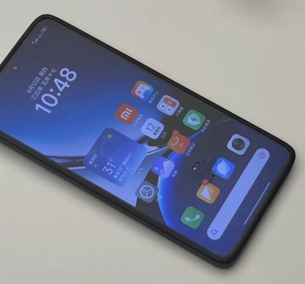 REDMI K80至尊版真機亮相：超聲波屏幕指紋 大油手秒解鎖