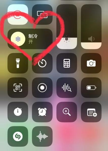 網友提議iPhone新建一個“制冷模式” 蘋果客服回應：太幽默了