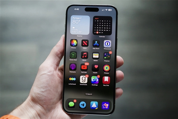 iPhone 17 Pro/Pro Max參數(shù)對(duì)比：Pro Max版變得更厚了