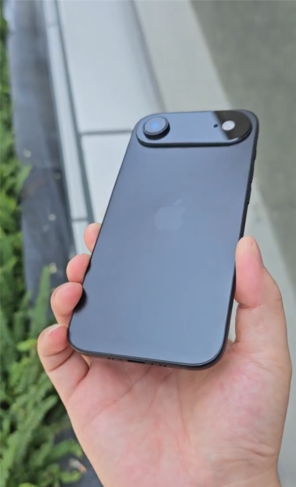 5.5mm史上薄蘋果手機！iPhone 17 Air新機模上手