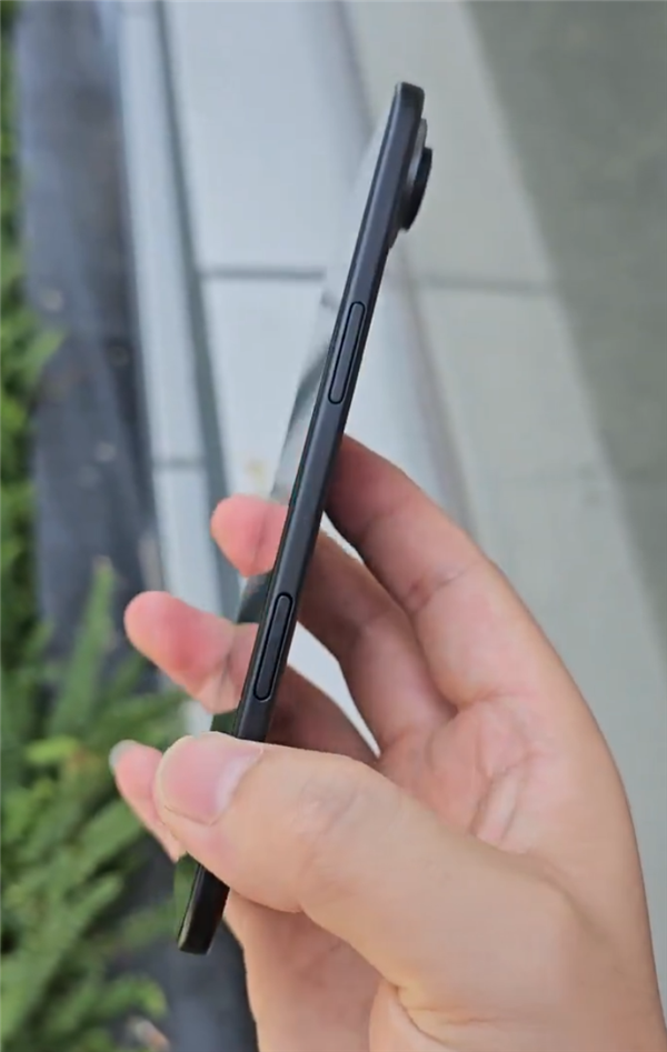 5.5mm史上薄蘋果手機！iPhone 17 Air新機模上手